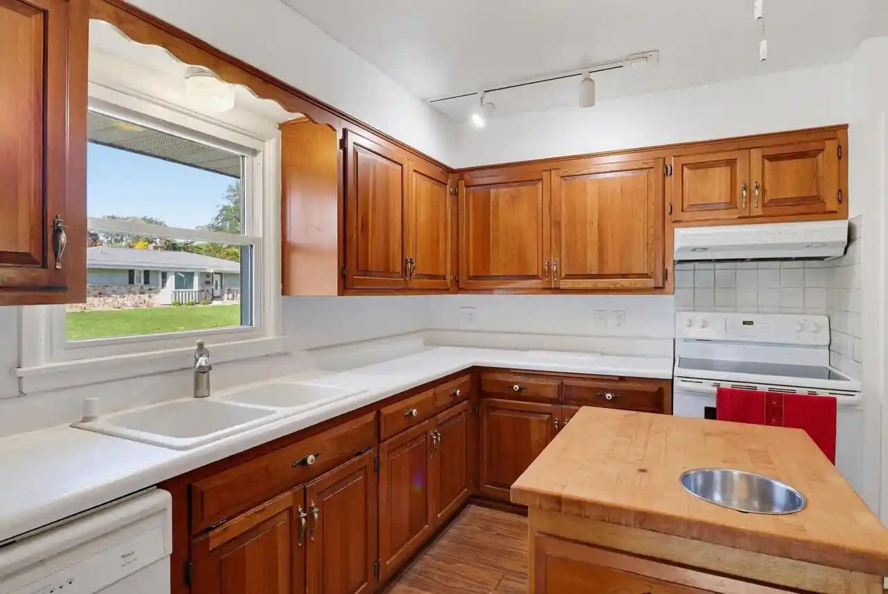 Photo 1 of Single family home for sale at 5421 Laura Ln, Greendale, WI 53129 | MLS# 1984075 | Listing updated on 2026-10-10