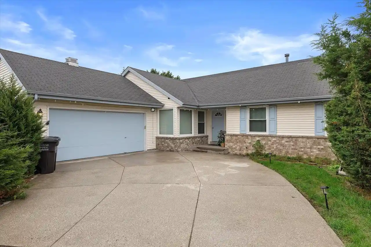Photo 1 of Single family home for sale at 4102 W Minnesota Ct, Franklin, WI 53132 | MLS# 1984077 | Listing updated on 2026-10-09