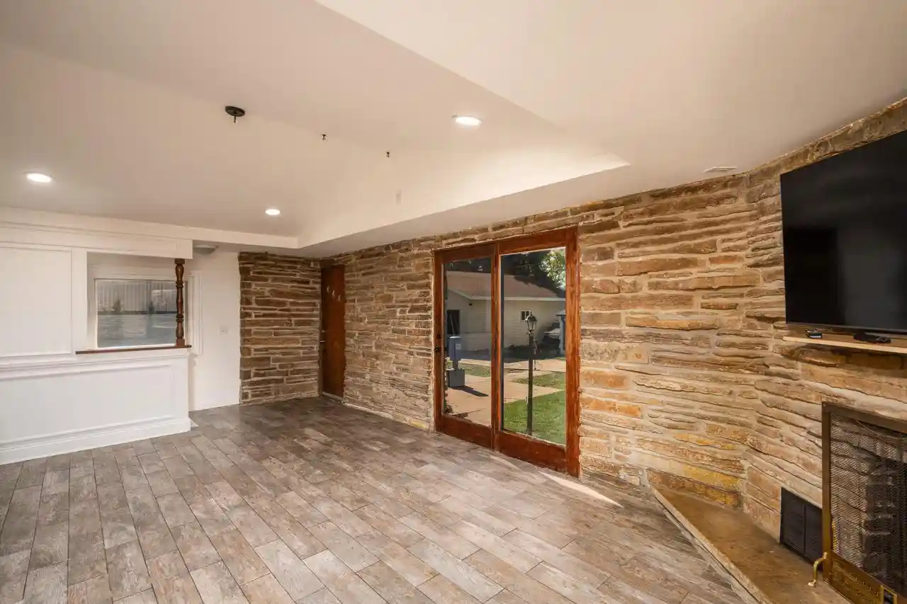 Photo 3 of Single family home for sale at 945 W Waterford Ave, Milwaukee, WI 53221 | MLS# 1984081 | Listing updated on 2026-10-09
