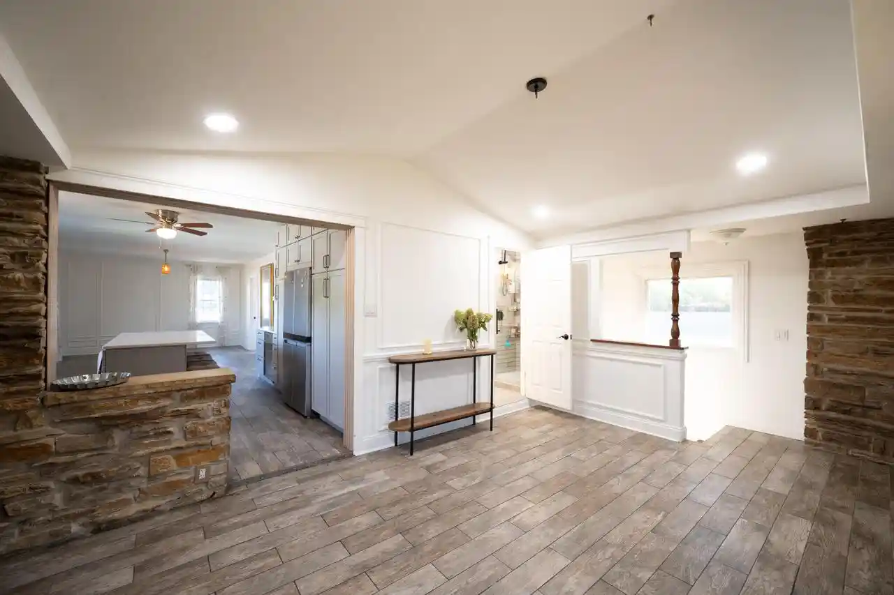 Photo 4 of Single family home for sale at 945 W Waterford Ave, Milwaukee, WI 53221 | MLS# 1984081 | Listing updated on 2026-10-09