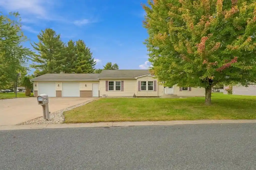 Photo 1 of Single family home for sale at 1027 Prairie Cir, Menomonie, WI 54751 | MLS# 1605849 | Listing updated on 2026-10-09