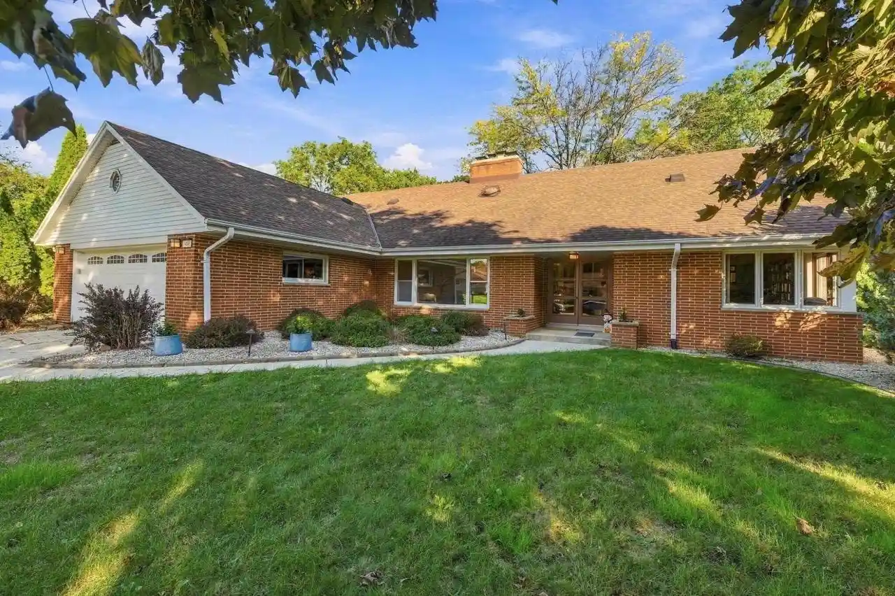 Photo 1 of Single family home for sale at 409 Parkway Dr, South Milwaukee, WI 53172 | MLS# 1984091 | Listing updated on 2026-10-10