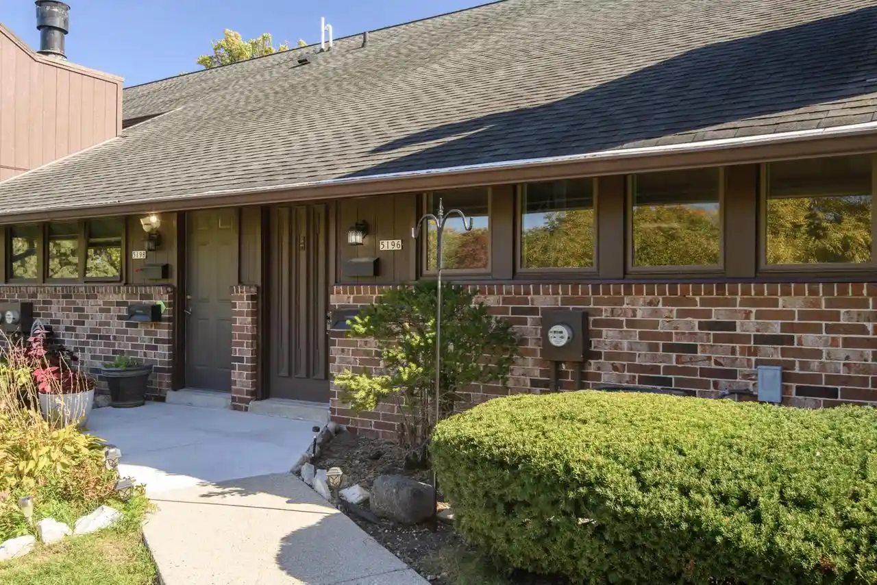 Photo 1 of Condo for sale at 5196 Woodbridge Ln S, Milwaukee, WI 53221 | MLS# 1984097 | Listing updated on 2026-10-09