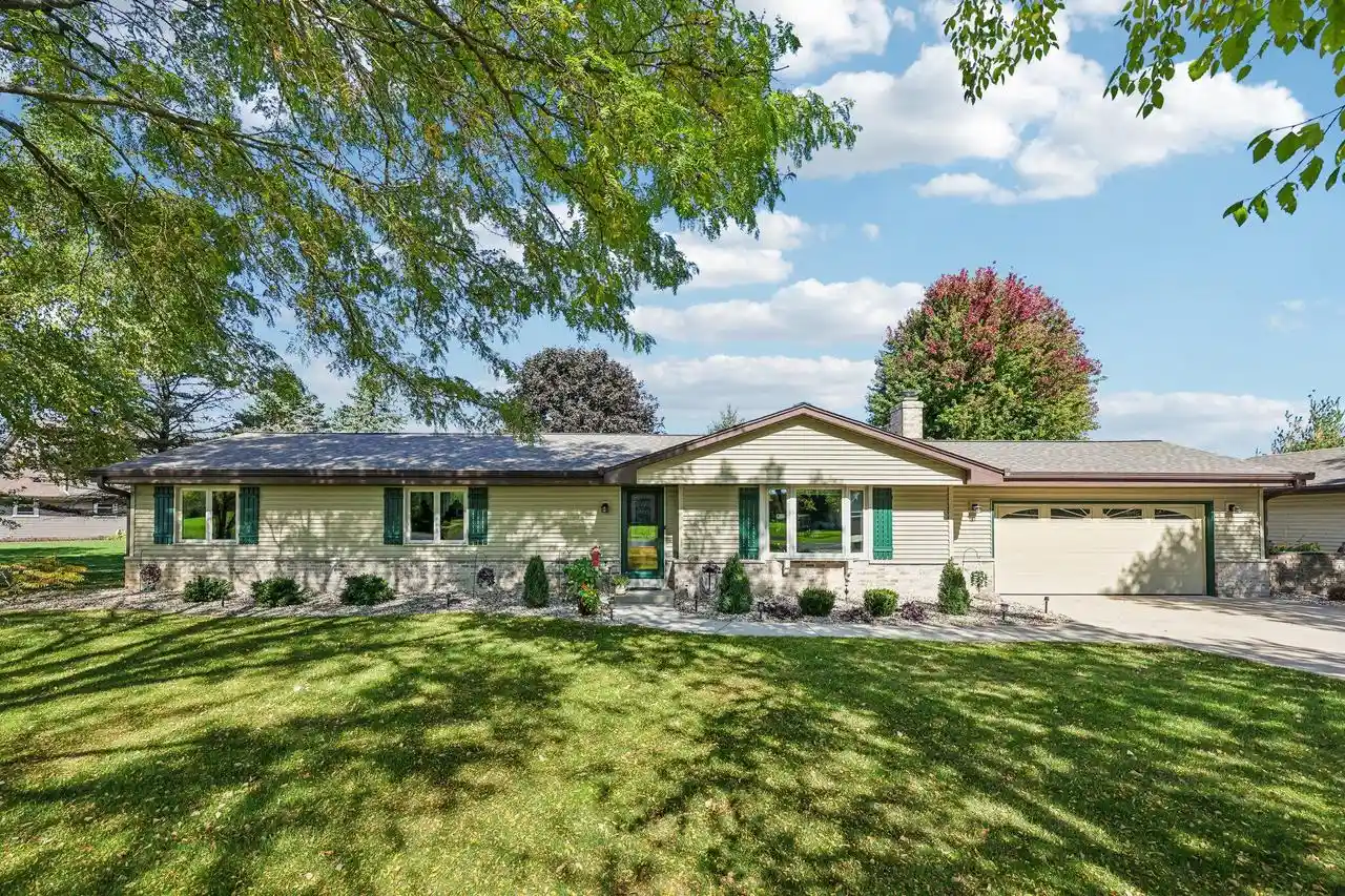 Photo 1 of Single family home for sale at 7209 Whippoorwill Ct, Waterford, WI 53185 | MLS# 1984098 | Listing updated on 2026-10-09