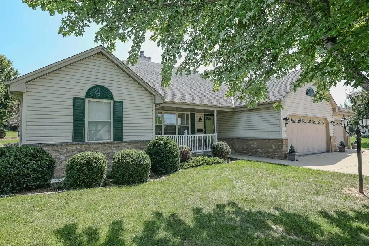 Photo 1 of Single family home for sale at 6652 S Scenic Ct, Franklin, WI 53132 | MLS# 1984095 | Listing updated on 2026-10-09