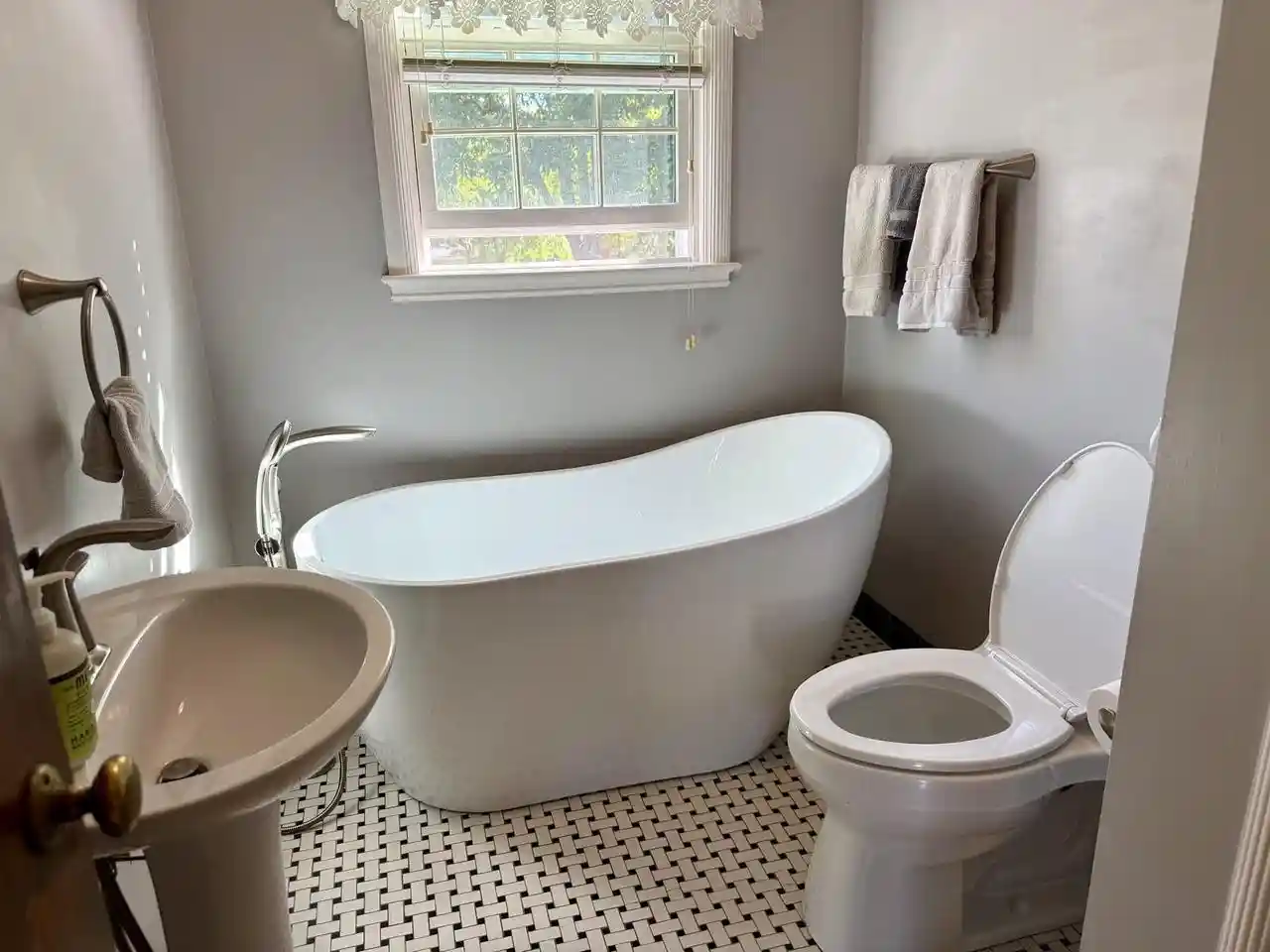 Photo 4 of Single family home for sale at 2591 S Webster Ave, Green Bay, WI 54301 | MLS# 50334030 | Listing updated on 2026-10-09