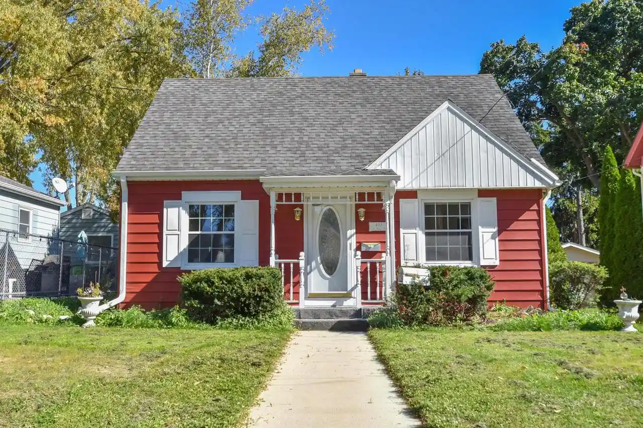 Photo 1 of Single family home for sale at 408 S Rural St, Hartford, WI 53027 | MLS# 1984130 | Listing updated on 2026-10-09