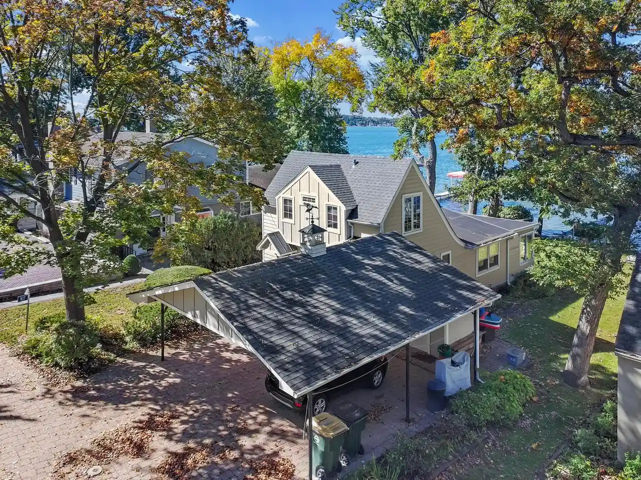 Photo 2 of Single family home for sale at 827 Shore Dr, Twin Lakes, WI 53181 | MLS# 1984121 | Listing updated on 2026-10-09