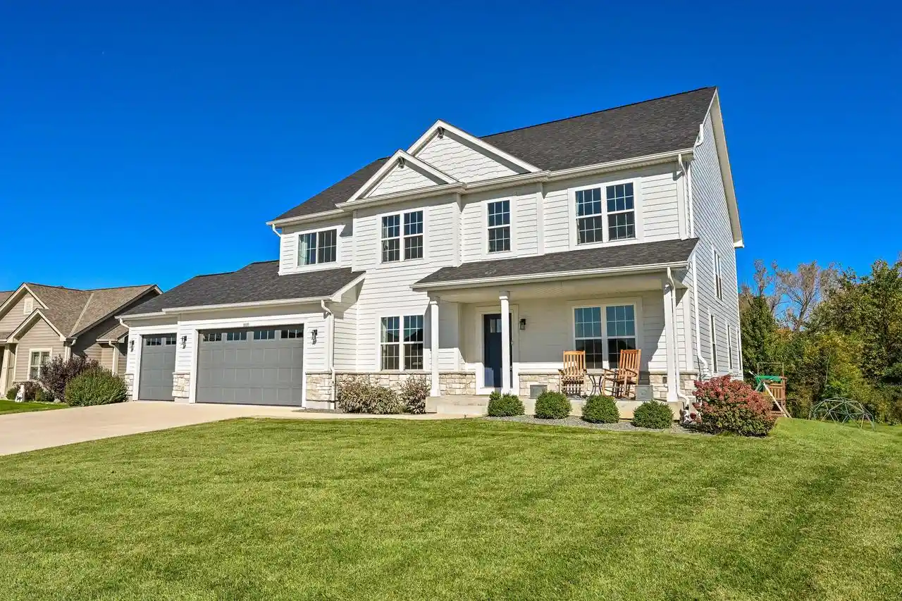 Single family home for sale at 8460 S Nighthawk Trl, Oak Creek, WI 53154 | MLS# 1984124