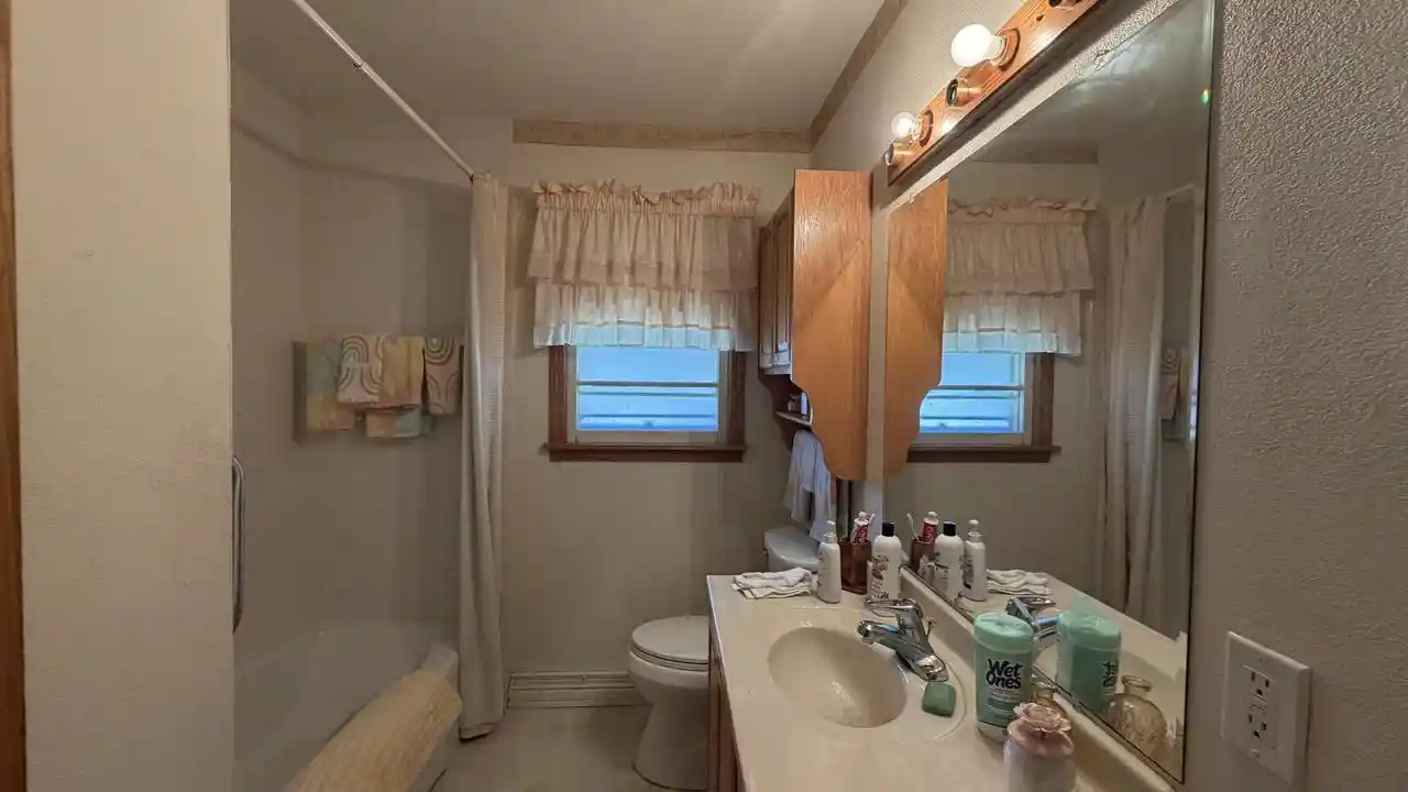 Photo 1 of Single family home for sale at 827 Coronada Dr, Racine, WI 53402 | MLS# 1984125 | Listing updated on 2026-10-09