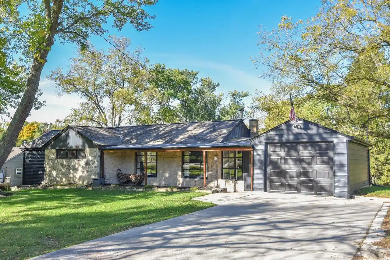 Photo 1 of Single family home for sale at 531 N Green Bay Rd, Cedarburg, WI 53012 | MLS# 1984136 | Listing updated on 2026-10-09