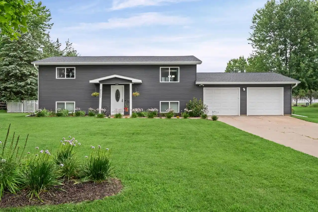 Photo 1 of Single family home for sale at W6690 Reef Rd, Onalaska, WI 54650 | MLS# 1984137 | Listing updated on 2026-10-09