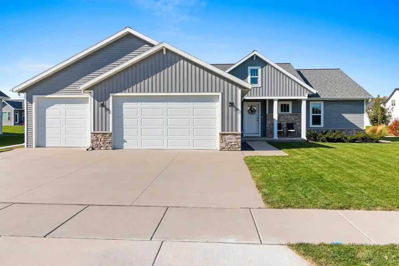 Photo 1 of Single family home for sale at 2985 E Bluetopaz Dr, Appleton, WI 54913 | MLS# 50334058 | Listing updated on 2026-10-09