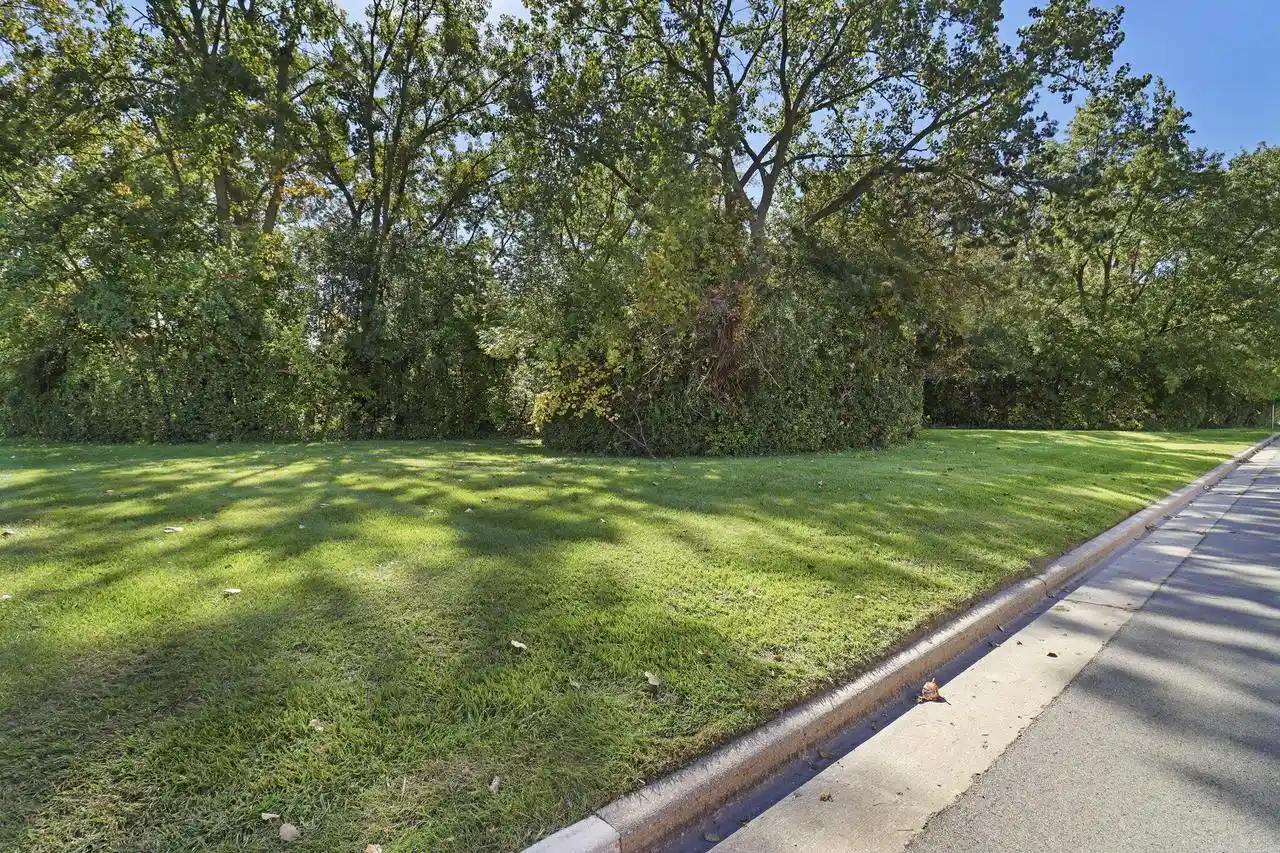 Photo 1 of Land for sale at 5501 Green Bay Rd, Kenosha, WI 53144 | MLS# 1984142 | Listing updated on 2026-10-09