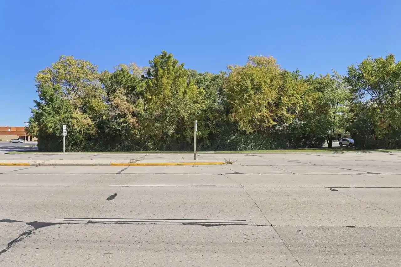 Photo 2 of Land for sale at 5501 Green Bay Rd, Kenosha, WI 53144 | MLS# 1984142 | Listing updated on 2026-10-09