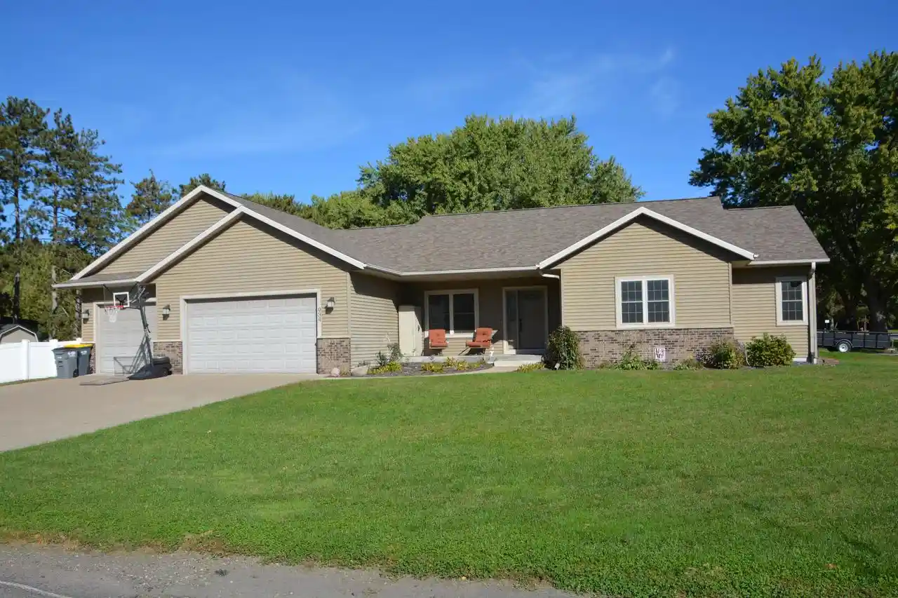 Photo 1 of Single family home for sale at 934 Amy Dr, Holmen, WI 54636 | MLS# 1984143 | Listing updated on 2026-10-09