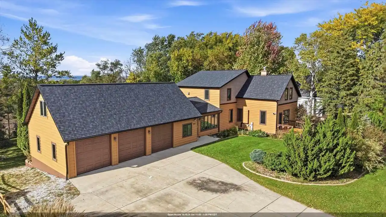 Photo 1 of Single family home for sale at 2977 Bay Settlement Rd, Green Bay, WI 54311 | MLS# 50334045 | Listing updated on 2026-10-09