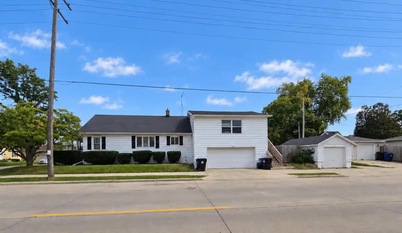 Listing Photo 4 - Condo for sale in building located at 2055 Case Ave, Racine, WI 53403