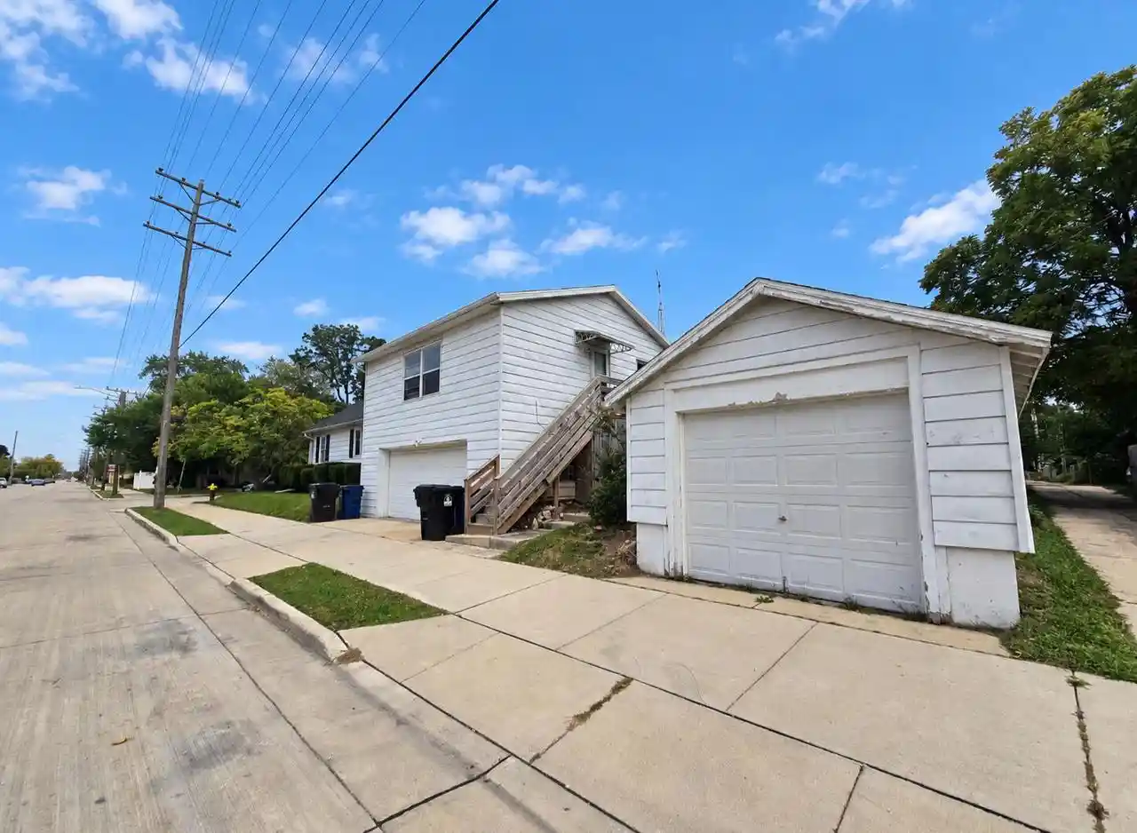 Listing Photo 5 - Condo for sale in building located at 2055 Case Ave, Racine, WI 53403
