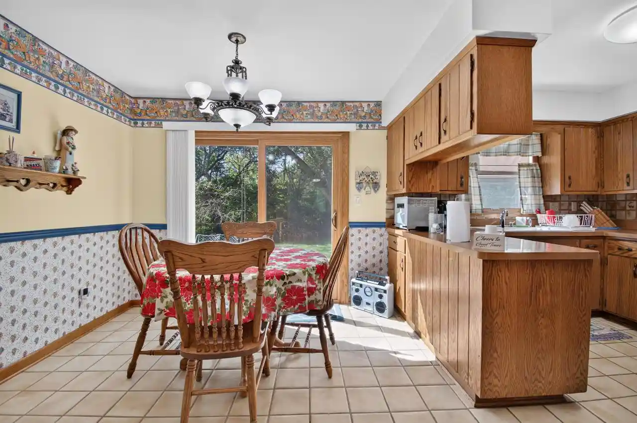Photo 3 of Single family home for sale at 4106 Lakeview Dr, Racine, WI 53403 | MLS# 1984167 | Listing updated on 2026-10-09