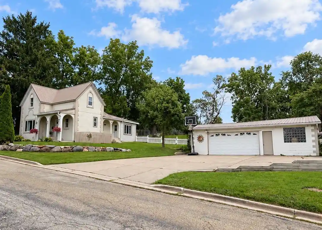 Photo 1 of Single family home for sale at 115 Garden Ln, Dodgeville, WI 53533 | MLS# 2034365 | Listing updated on 2026-10-13