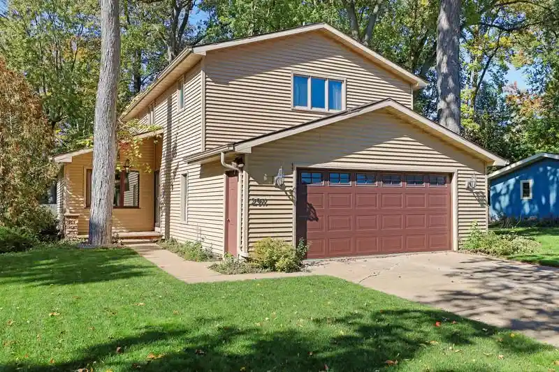 Single family home for sale at 2911 S Dellwood St, Appleton, WI 54915 | MLS# 50334062