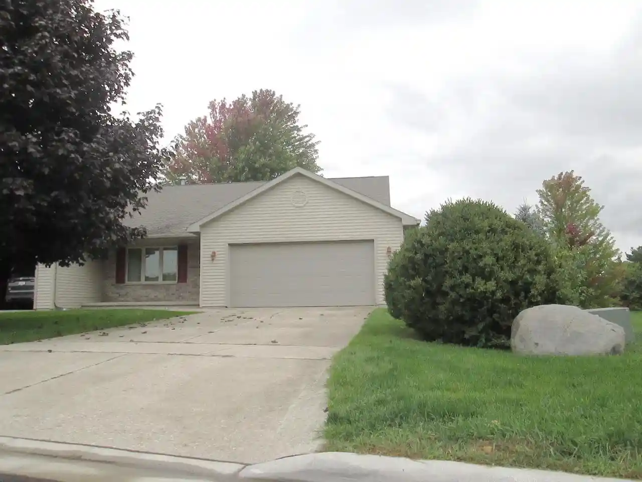 Photo 2 of Condo for sale at 1759 Briarwood Ct, De Pere, WI 54115 | MLS# 50334064 | Listing updated on 2026-10-09