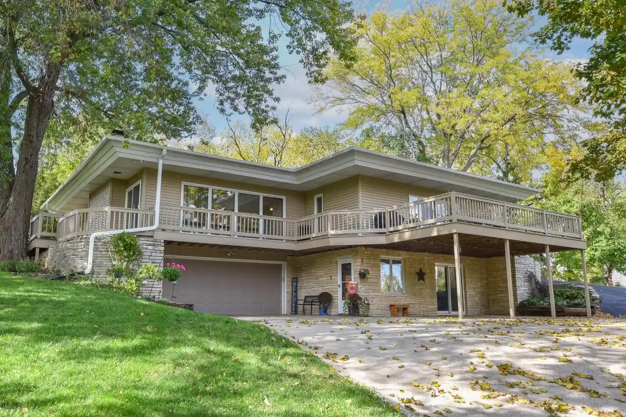 Photo 1 of Single family home for sale at 10 Brian Ct, Watertown, WI 53094 | MLS# 1984169 | Listing updated on 2026-10-09