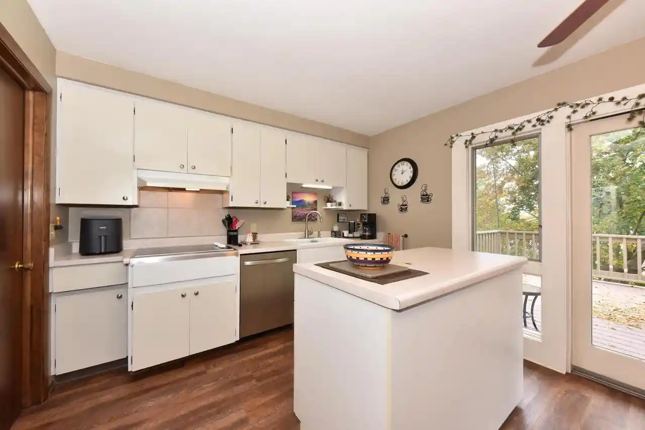 Photo 4 of Single family home for sale at 10 Brian Ct, Watertown, WI 53094 | MLS# 1984169 | Listing updated on 2026-10-09