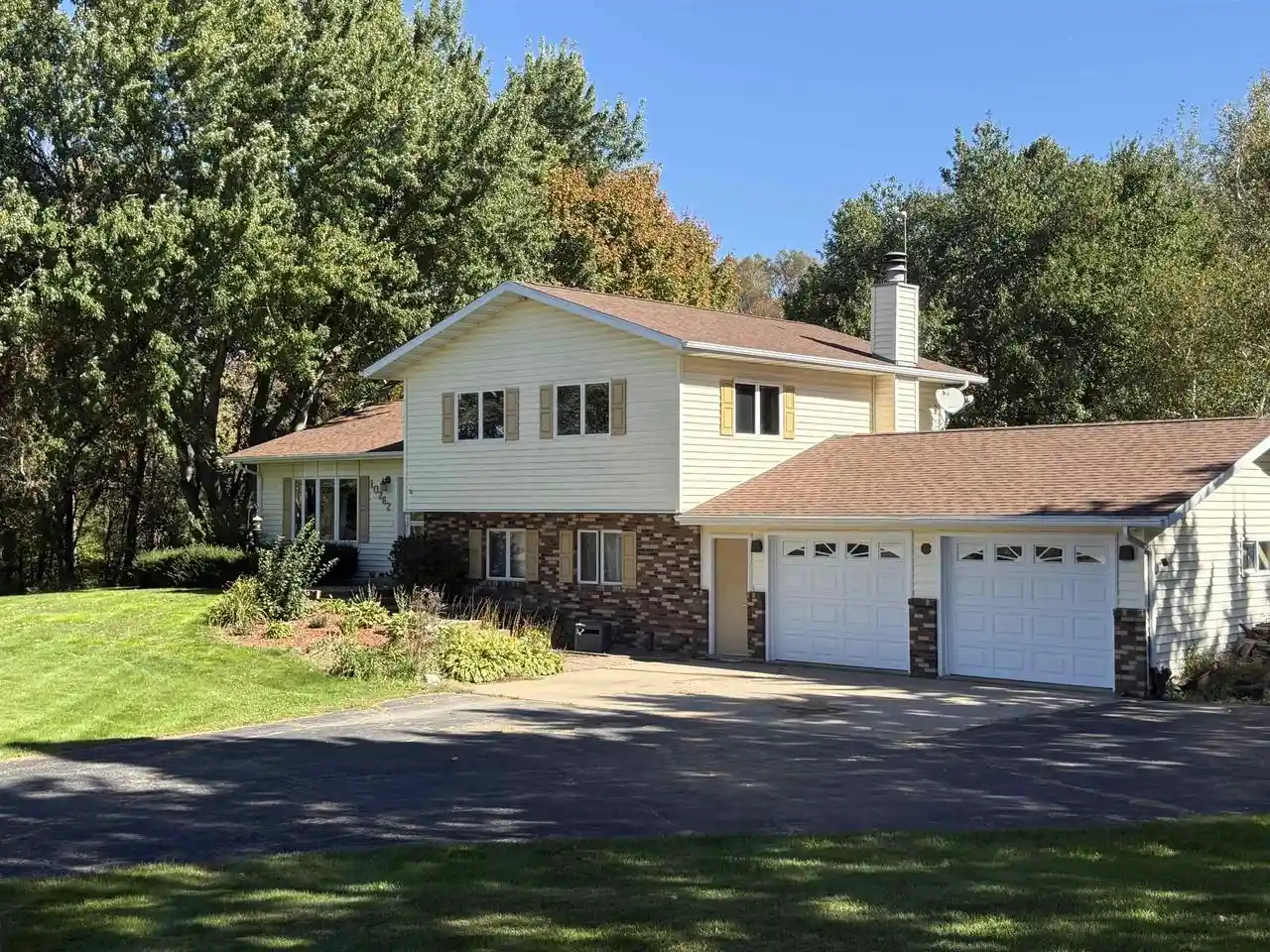 Photo 1 of Single family home for sale at 10262 Eagle Rd, Marshfield, WI 54449 | MLS# 22605066 | Listing updated on 2026-10-09