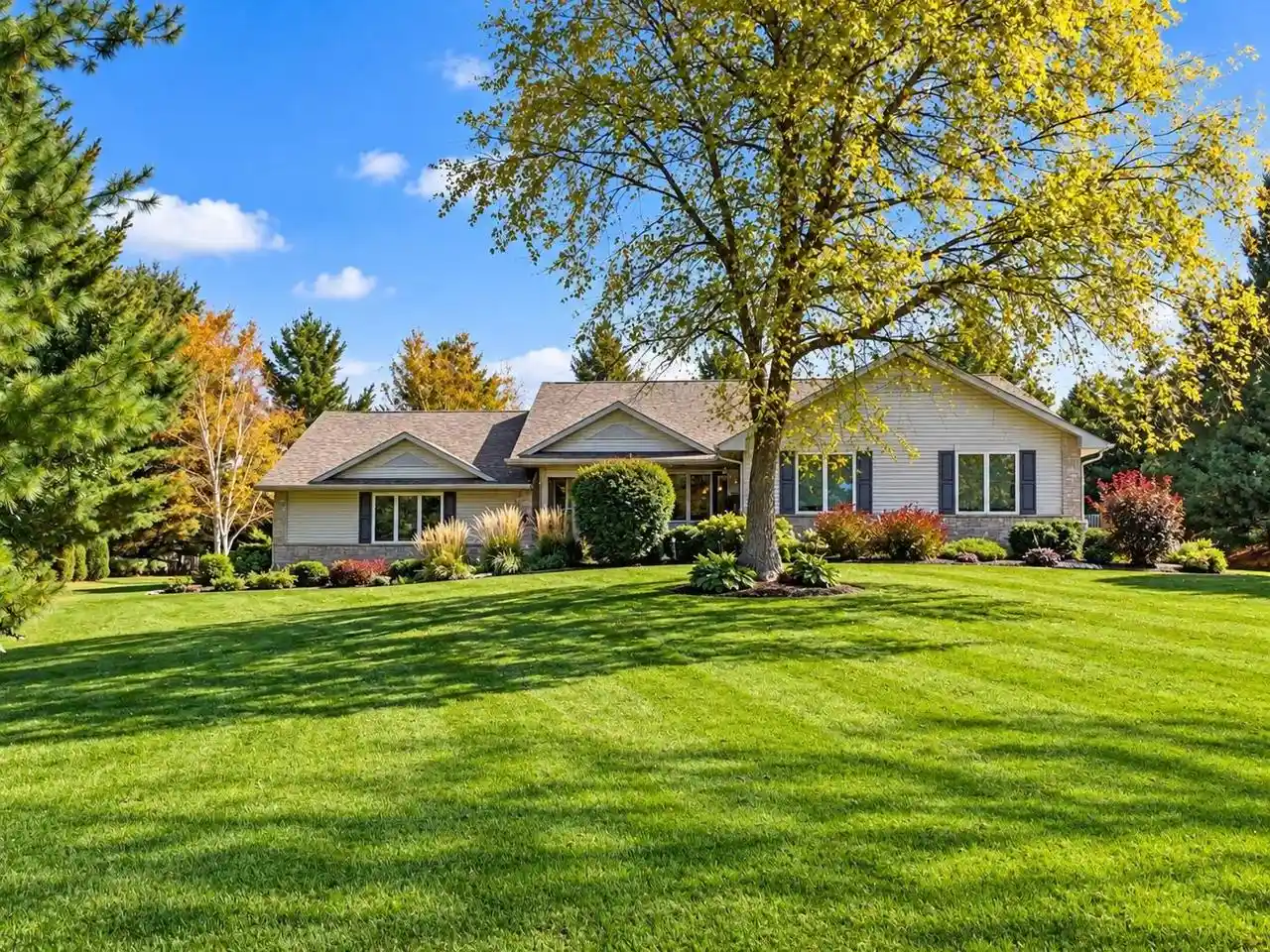 Photo 1 of Single family home for sale at 5106 Monarch Cir, Beloit, WI 53511 | MLS# 2034375 | Listing updated on 2026-10-09