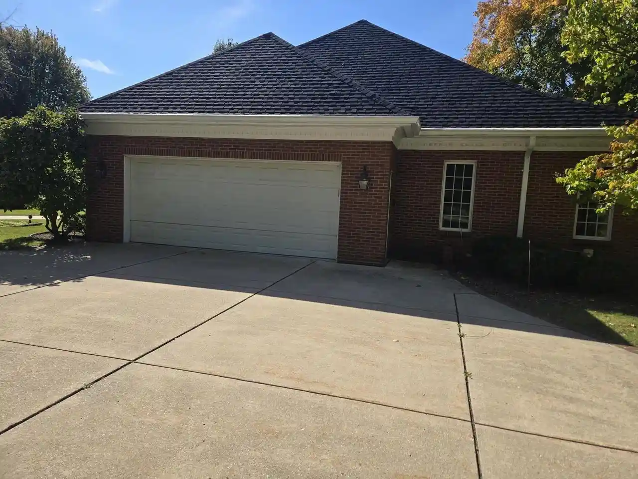 Photo 2 of Single family home for sale at 326 Braebourne Ct, Green Bay, WI 54301 | MLS# 50334069 | Listing updated on 2026-10-09