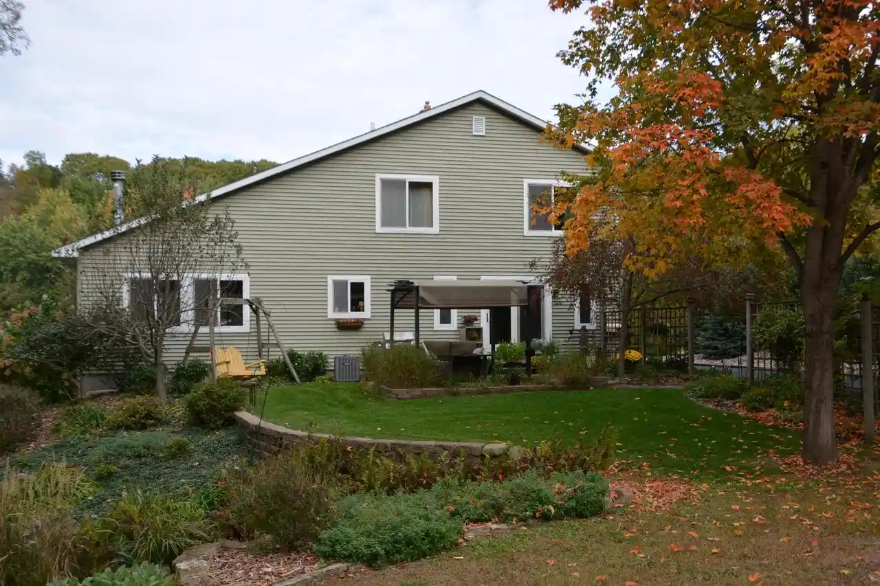 Photo 2 of Single family home for sale at N5915 Park Dr, Onalaska, WI 54650 | MLS# 1984181 | Listing updated on 2026-10-09