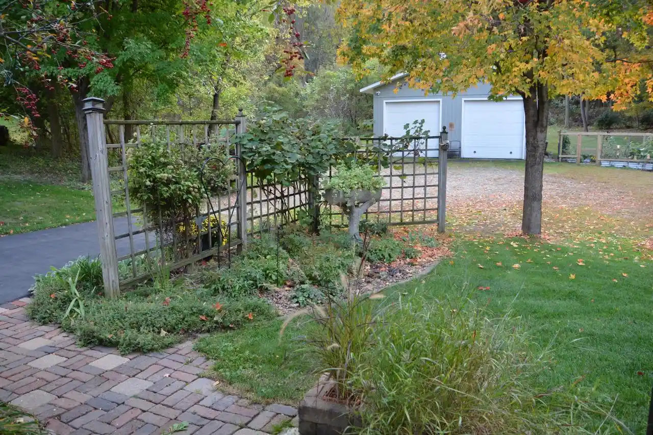 Photo 3 of Single family home for sale at N5915 Park Dr, Onalaska, WI 54650 | MLS# 1984181 | Listing updated on 2026-10-09