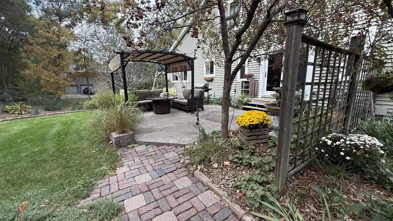 Photo 4 of Single family home for sale at N5915 Park Dr, Onalaska, WI 54650 | MLS# 1984181 | Listing updated on 2026-10-09