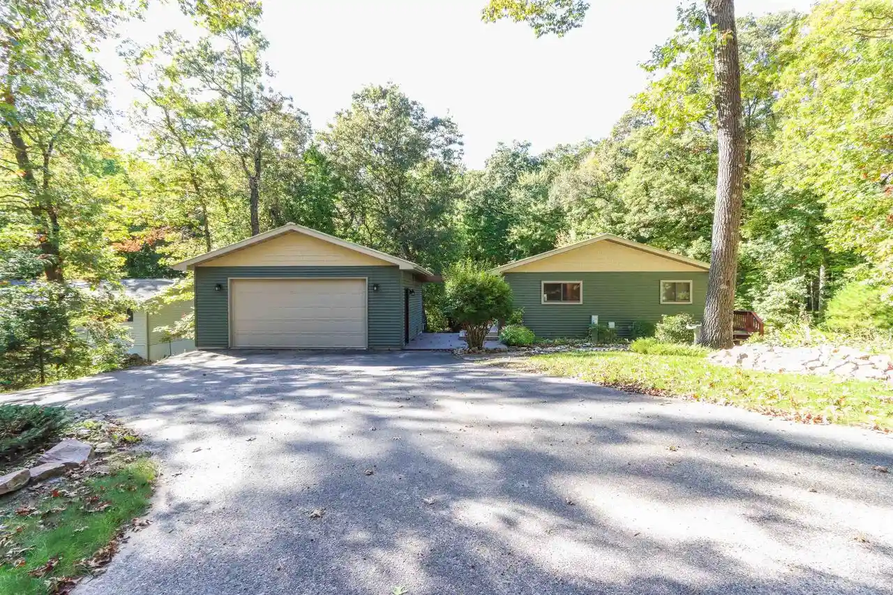 Photo 1 of Single family home for sale at N3025 Crestwood Dr, Waupaca, WI 54981 | MLS# 50334070 | Listing updated on 2026-10-09