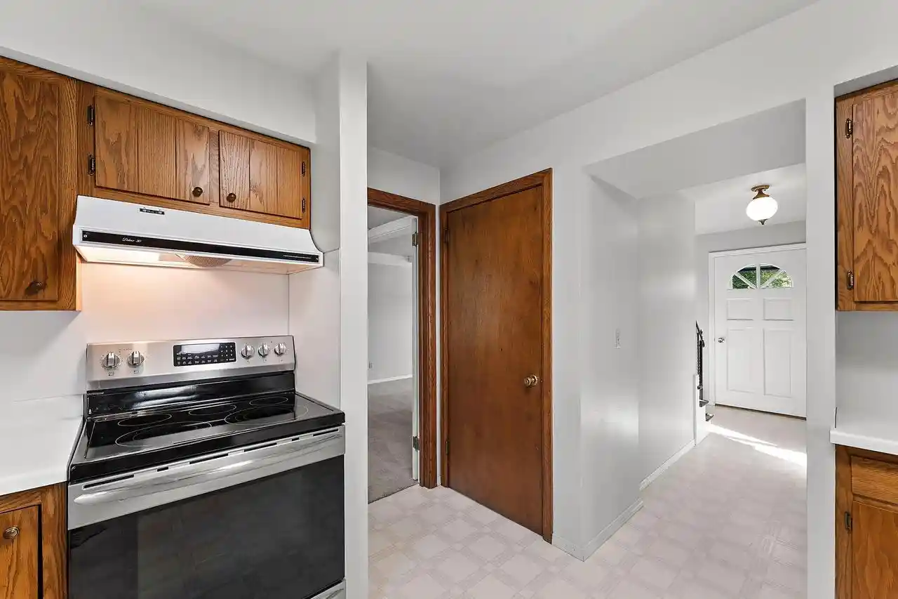 Photo 3 of Single family home for sale at 1134 N Locust St, Green Bay, WI 54303 | MLS# 50334074 | Listing updated on 2026-10-09