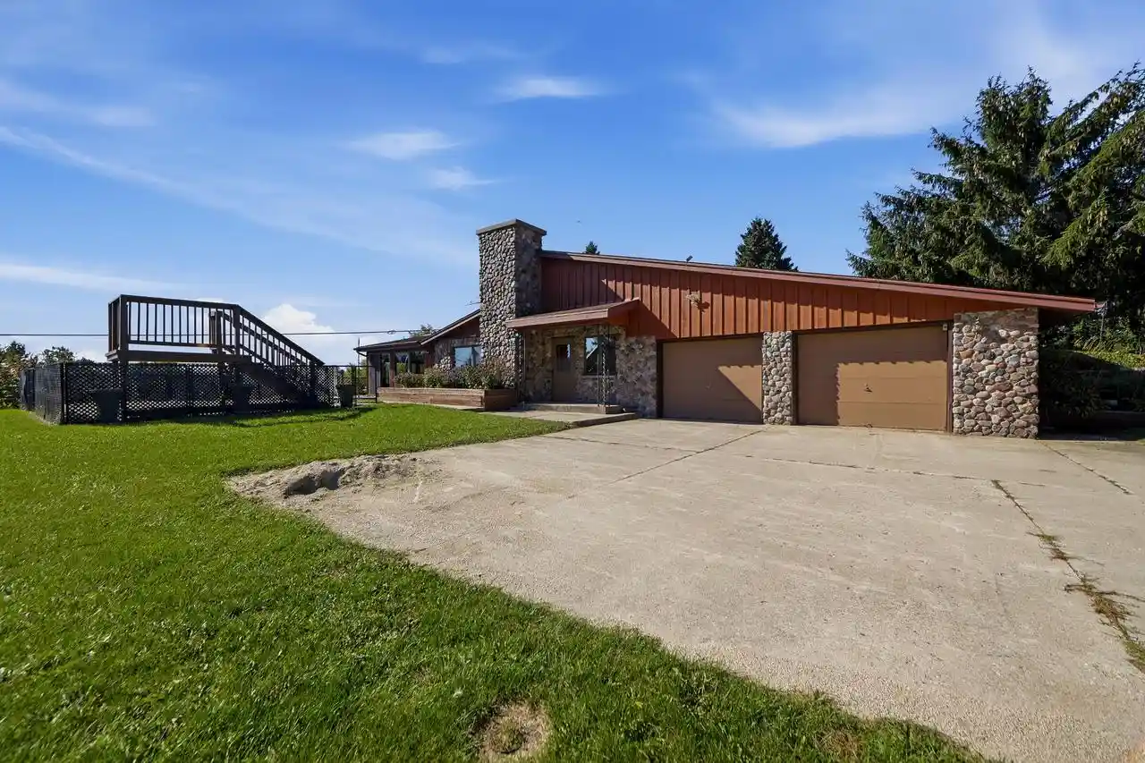 Photo 1 of Single family home for sale at N911 Knepprath Rd, Cedar Grove, WI 53013 | MLS# 1984195 | Listing updated on 2026-10-09