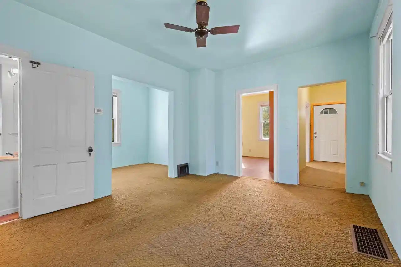 Photo 3 of Single family home for sale at 1463 Kurtz Ave, Green Bay, WI 54301 | MLS# 50334083 | Listing updated on 2026-10-09