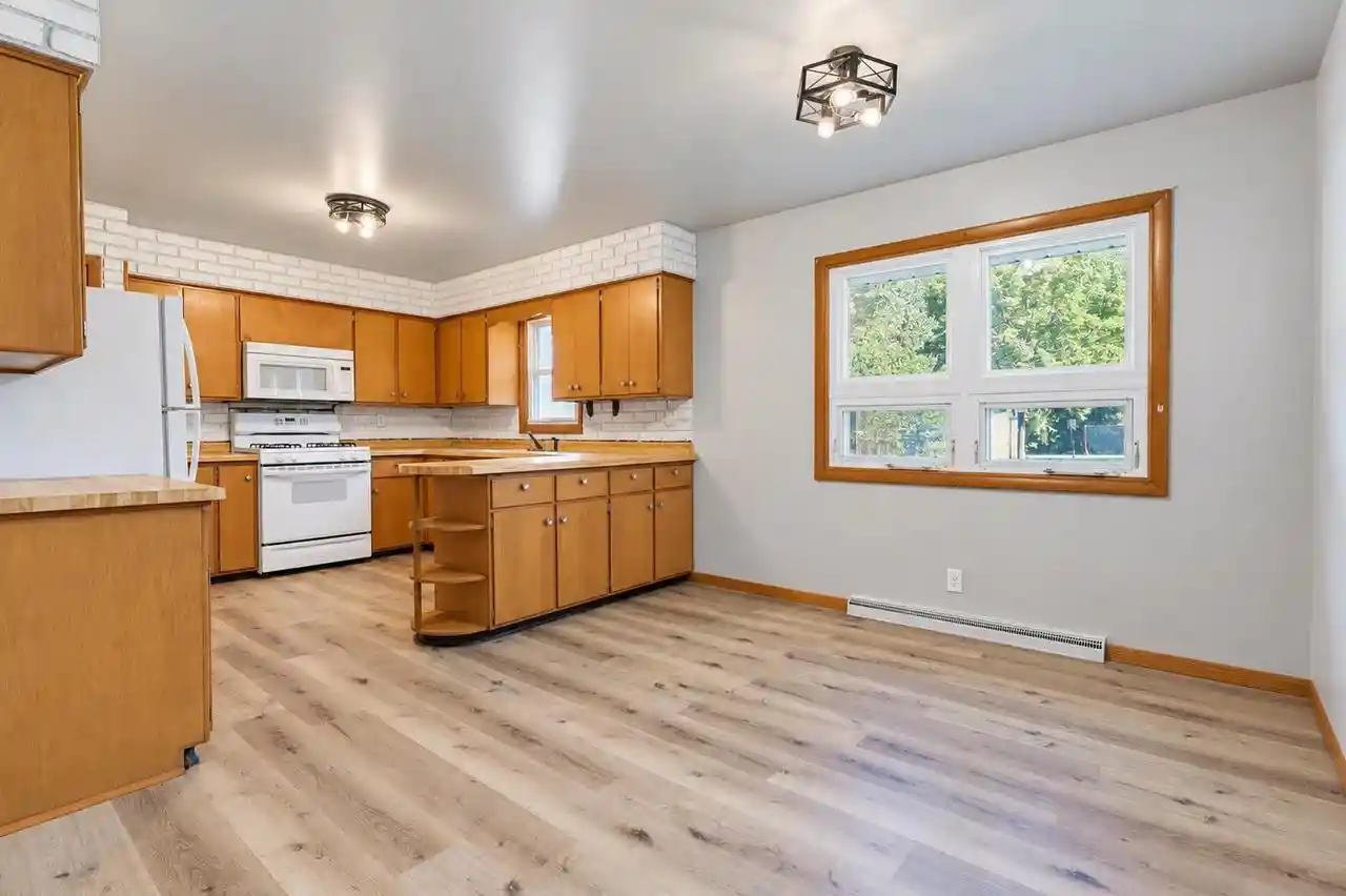 Photo 2 of Single family home for sale at 2210 Richmond Ave, Manitowoc, WI 54220 | MLS# 50334084 | Listing updated on 2026-10-09