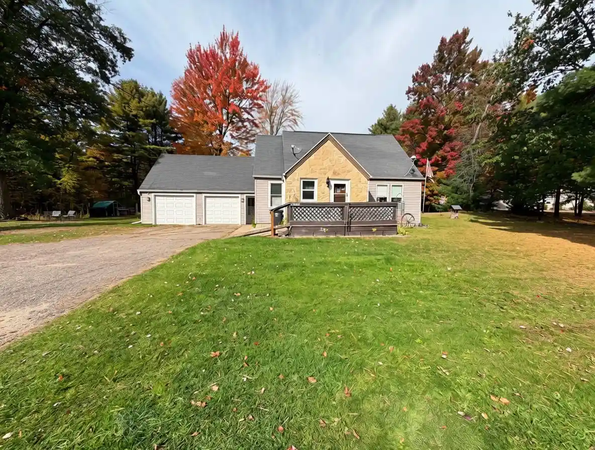 Photo 1 of Single family home for sale at W6178 Lake Dr, Shawano, WI 54166 | MLS# 50334089 | Listing updated on 2026-10-10
