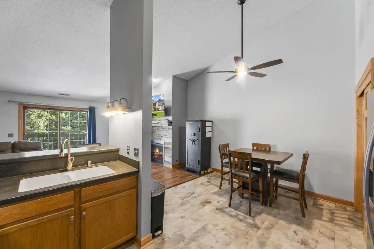 Listing Photo 5 - Condo for sale in building located at W240n2566 E Pkwy Mdw Cir, Pewaukee, WI 53072 - Unit #5