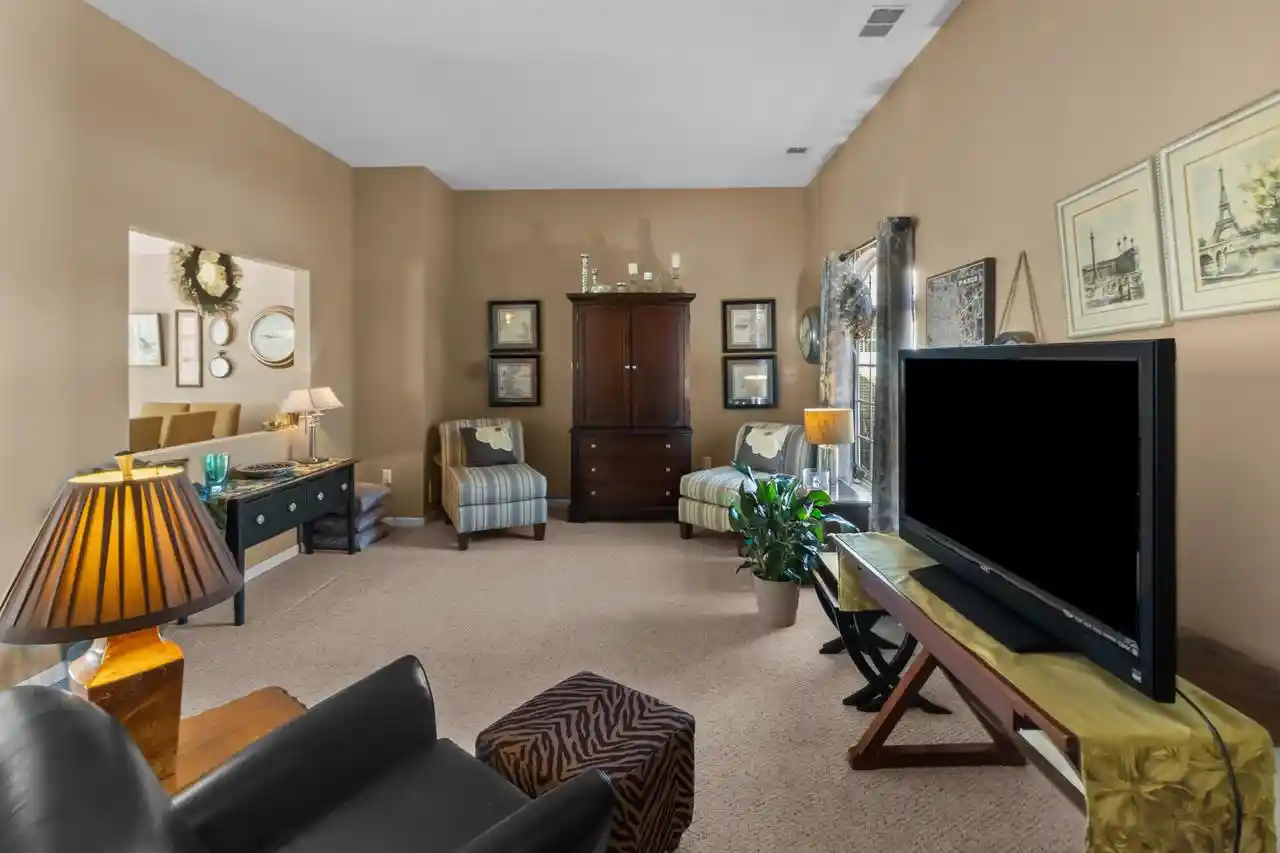 Listing Photo 4 - Condo for sale in building located at 1151 Townline Rd, Lake Geneva, WI 53147 - Unit #403
