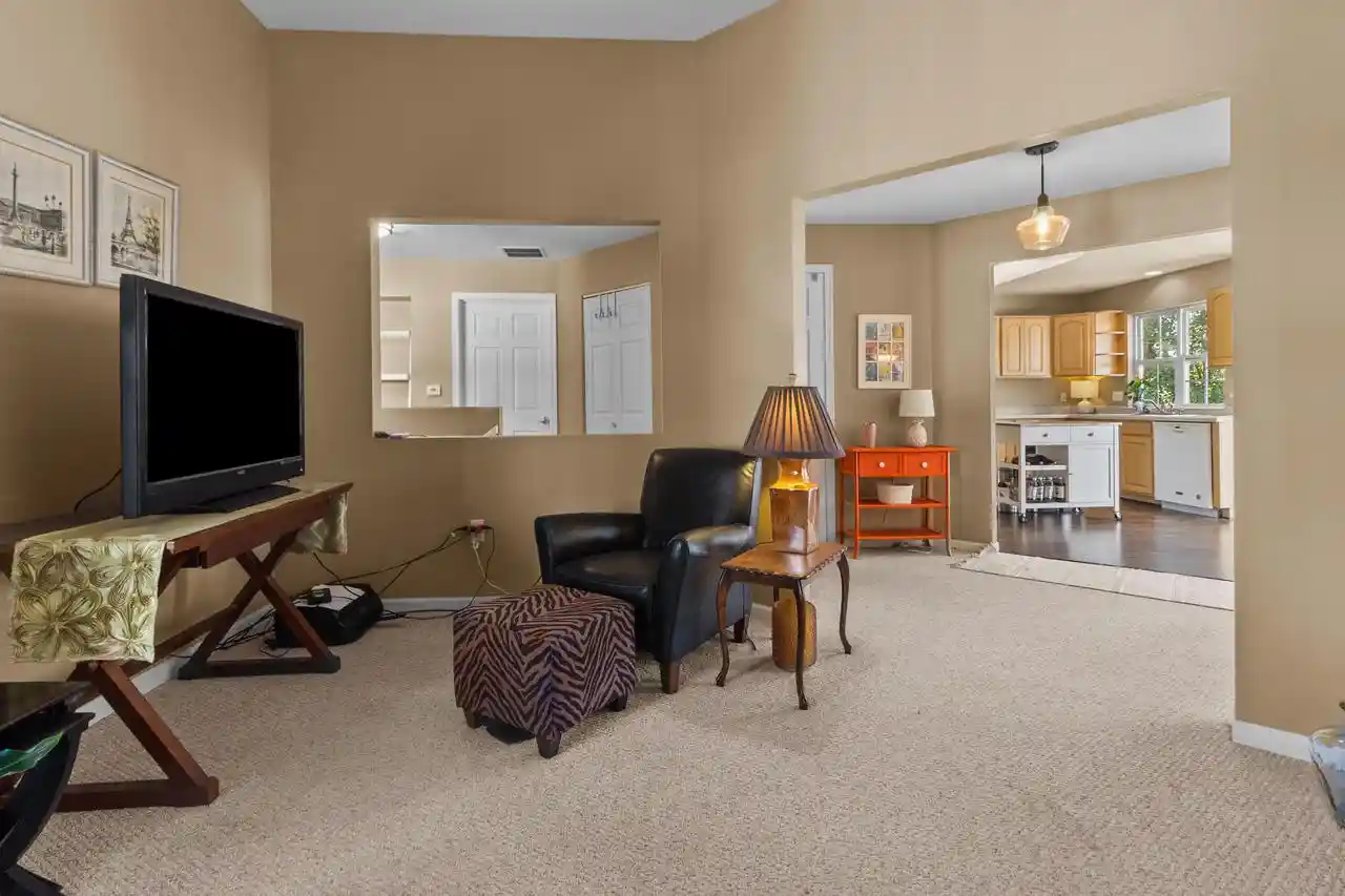 Listing Photo 5 - Condo for sale in building located at 1151 Townline Rd, Lake Geneva, WI 53147 - Unit #403