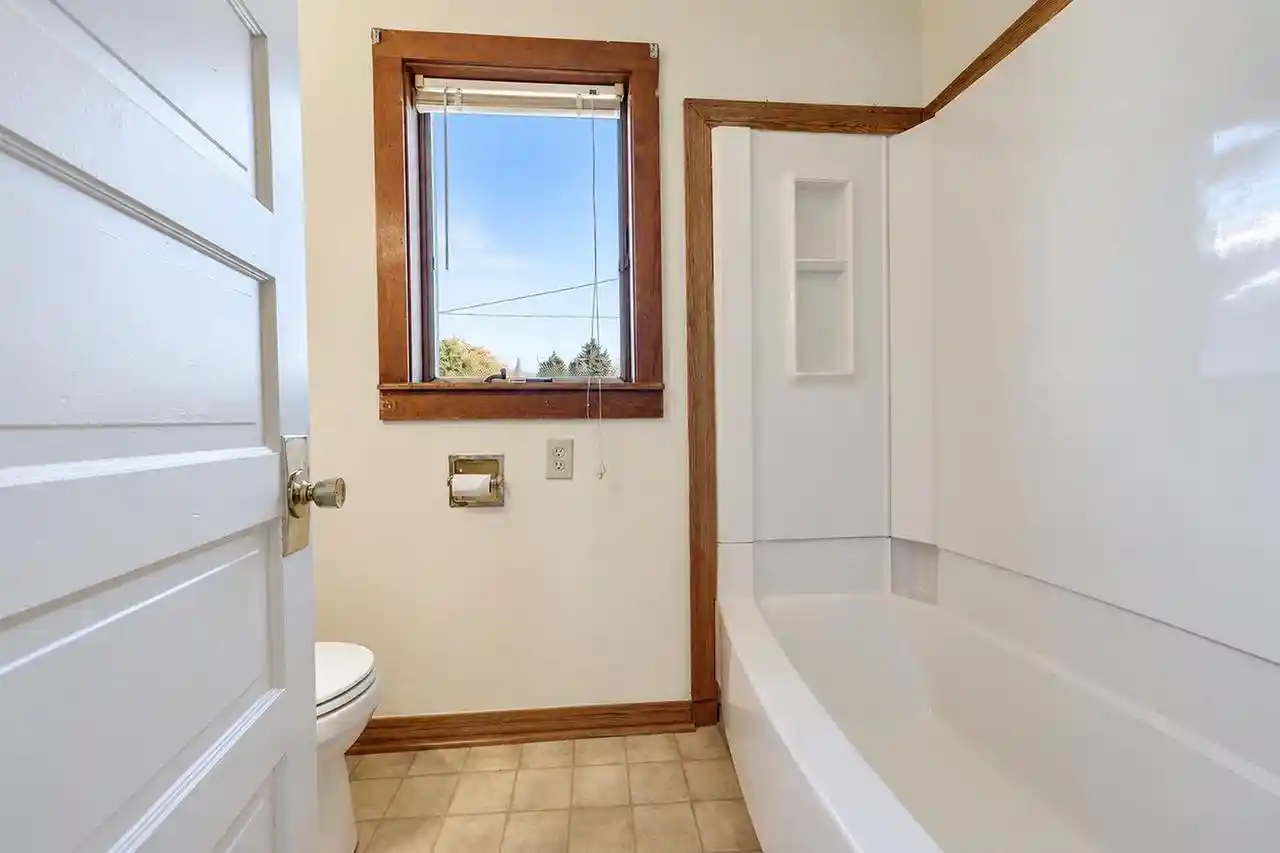 Photo 4 of Single family home for sale at 316 Beardsley St, Kewaunee, WI 54216 | MLS# 50334091 | Listing updated on 2026-10-12