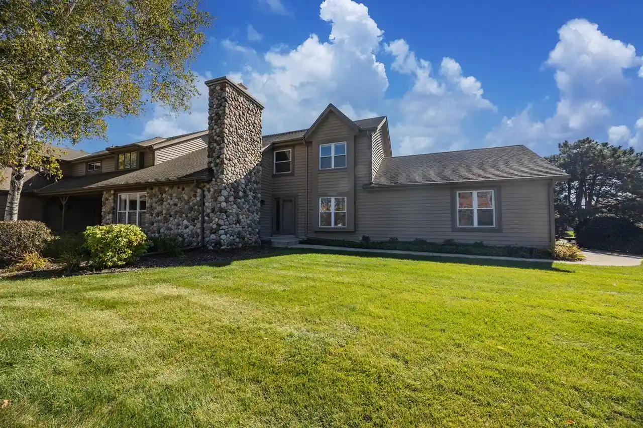 Photo 1 of Condo for sale at 1515 W De La Warr Cir, Mequon, WI 53092 | MLS# 1984235 | Listing updated on 2026-10-09