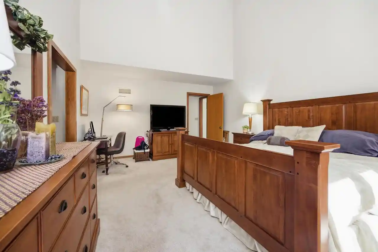 Photo 2 of Condo for sale at 1515 W De La Warr Cir, Mequon, WI 53092 | MLS# 1984235 | Listing updated on 2026-10-09
