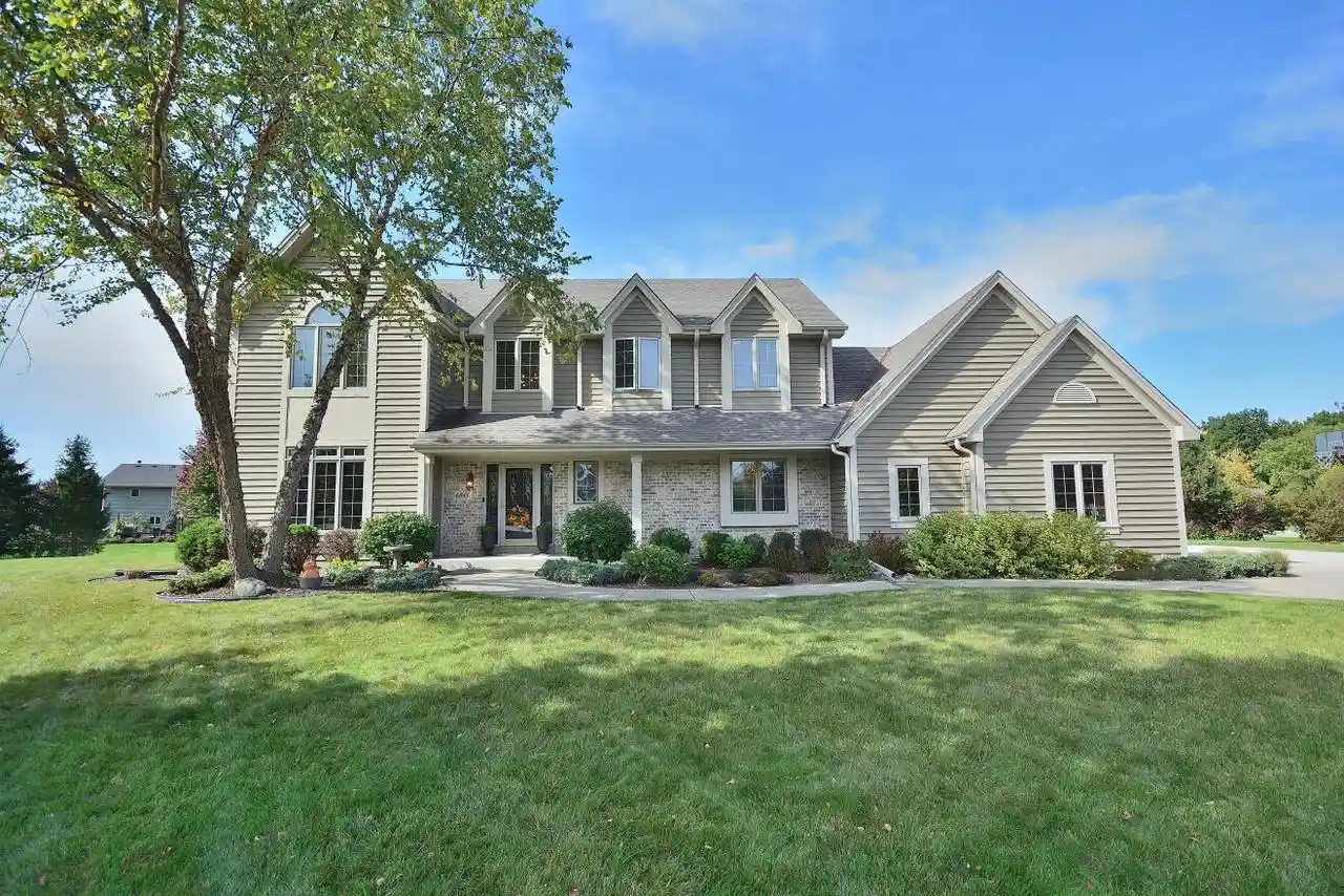 Single family home for sale at 6045 S Pembrook Ct, New Berlin, WI 53151 | MLS# 1984251