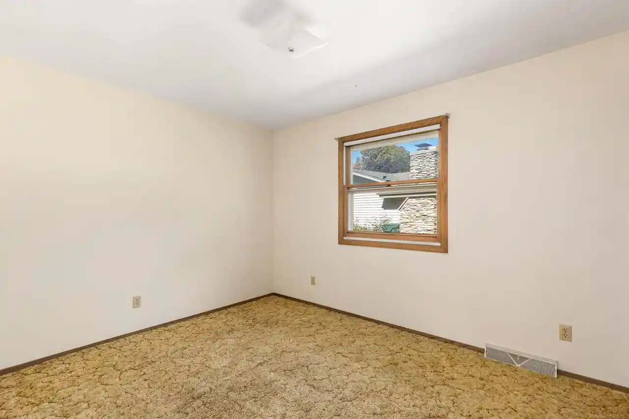 Photo 4 of Single family home for sale at 7143 Horizon Dr, Greendale, WI 53129 | MLS# 1984258 | Listing updated on 2026-10-10
