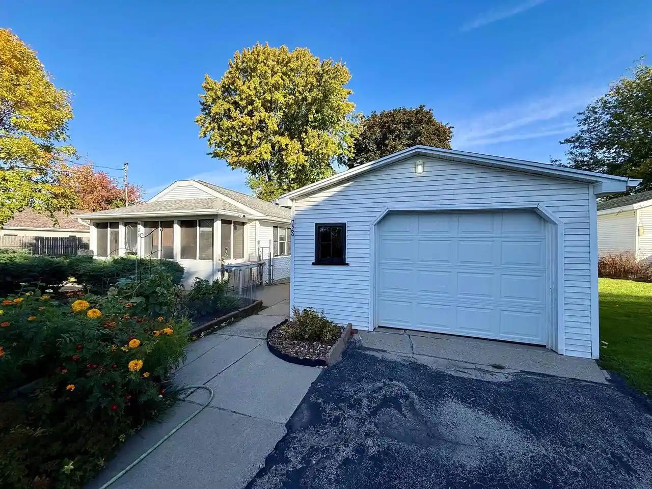 Photo 1 of Single family home for sale at 728 W 5th Avenue, Oshkosh, WI 54902 | MLS# 50334104 | Listing updated on 2026-10-09